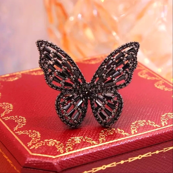 ⭐️Host Pick⭐️Lux Black Crystal Butterfly Ring - Picture 2 of 3